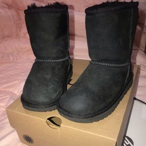 •Worn, good condition, comes with box. • All Black UGG. Size 11